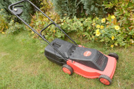 Duża kosiarka elektryczna -1200 Wat .