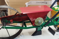 Siewnik taczkowy ręczny do warzyw i innych nasi