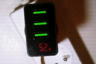 Ładowarka 3 x USB QC 3.0  wyświetlacz cyfrowy