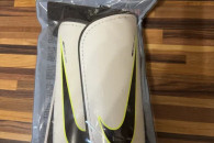 Ochraniacze piłkarskie Nike Merculial Hard