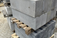 Bloczki na ogrodzenie pozostałość po budowie