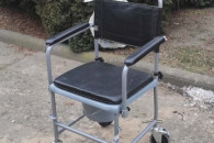 WOZEK INWALIDZKI Z TOALETA