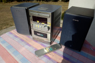 mała wieża AIWA z pilotem