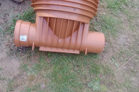 studzienki rury kanalizacyjne pozostałości