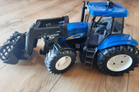 Ciągnik New Holland T8040 z ładowaczem czołowym